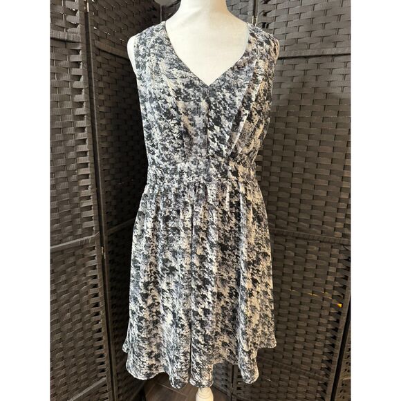 lavender brown Dresses & Skirts - Lavender Brown Sleeveless Open Back Dress Size L Black White Abstract Print NWOT